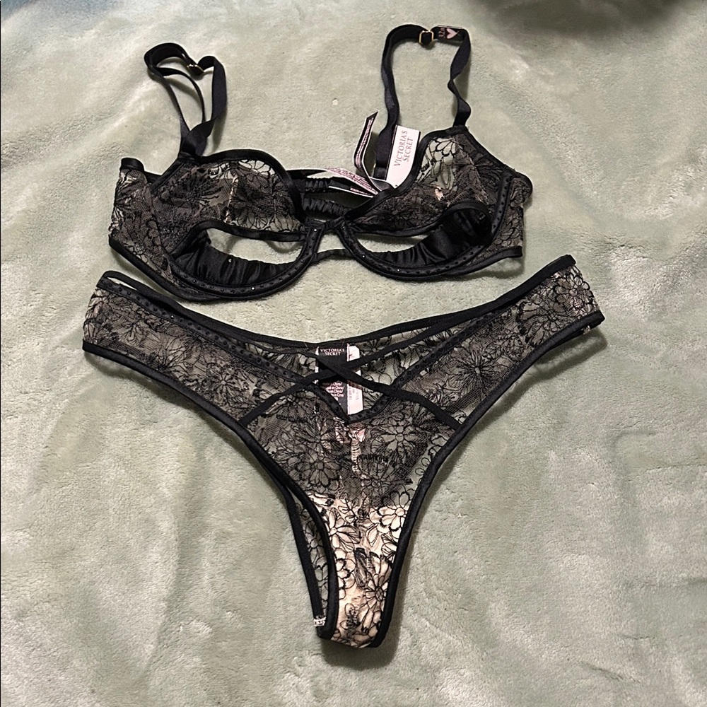 Victoria's Secret Black and Cream Lace Bra Set